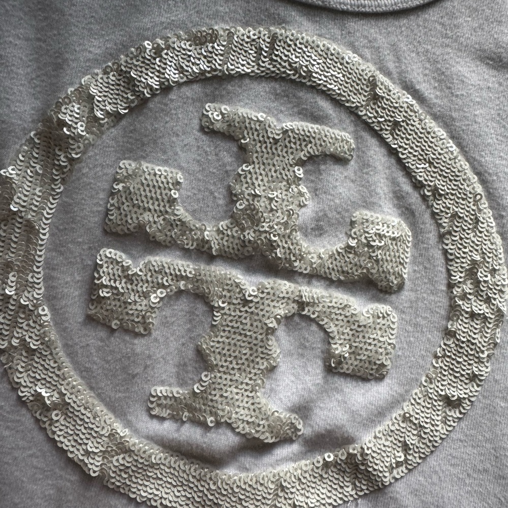 Tory Burch women white tank  Top with Sequin Emblem - Picture 3 of 6